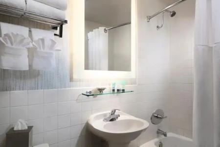 Catamaran Resort and Spa - 8