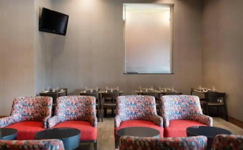 SpringHill Suites by Marriott Las Vegas Convention Center - 11