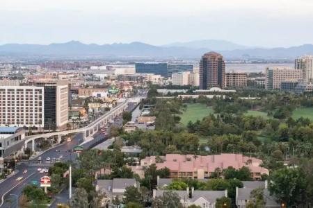 SpringHill Suites by Marriott Las Vegas Convention Center - 18