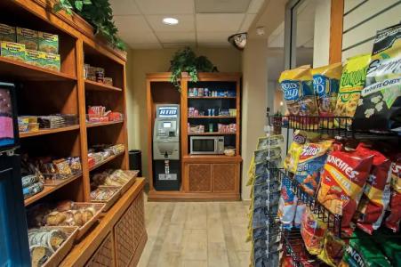 Hampton Inn Tropicana - 13