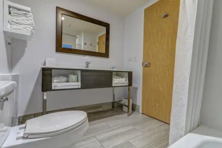 Hampton Inn Tropicana - 50