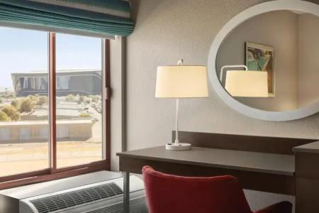 Hampton Inn Tropicana - 7