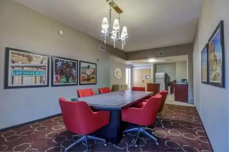 Hampton Inn Tropicana - 18