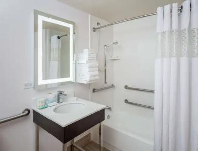 Hampton Inn Tropicana - 58