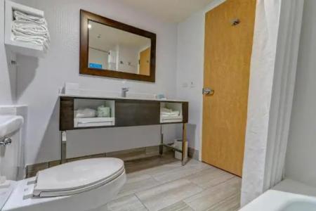 Hampton Inn Tropicana - 63