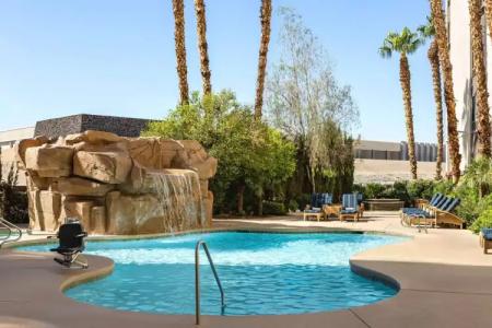 Hampton Inn Tropicana - 21