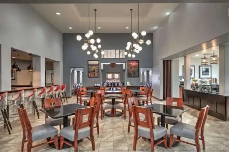 Hampton Inn Tropicana - 33