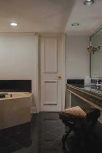 Bourbon Orleans - 210