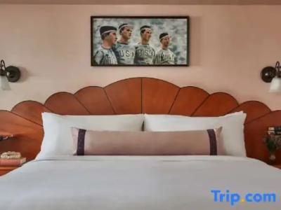 Graduate Seattle - 63