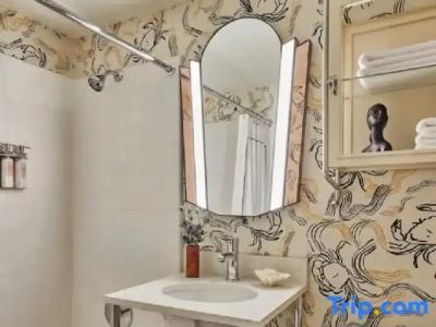 Graduate Seattle - 67