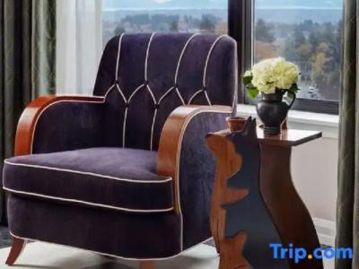 Graduate Seattle - 66