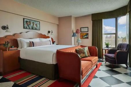 Graduate Seattle - 58