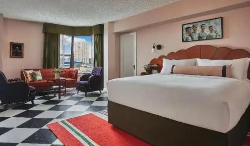 Graduate Seattle - 68