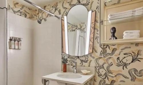 Graduate Seattle - 45