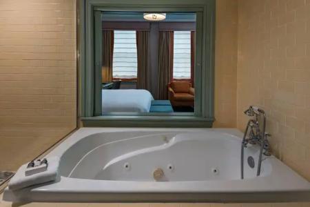 ICON, Autograph Collection - 31