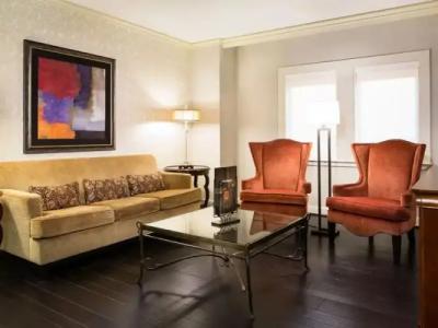 The Whitehall Houston - 55