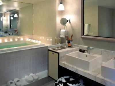 The Highland Dallas, Curio Collection by Hilton - 55