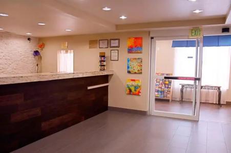 Super 8 by Wyndham Irving/DFW Apt/North - 27