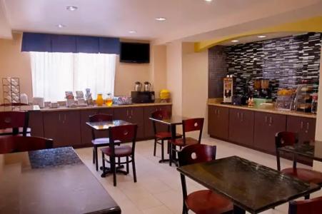 Super 8 by Wyndham Irving/DFW Apt/North - 31