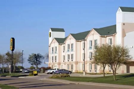 Super 8 by Wyndham Irving/DFW Apt/North - 32
