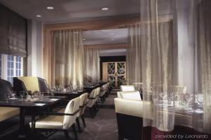 Le Meridien, The Stoneleigh Hotel