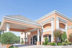 Days Inn by Wyndham Irving Grapevine DFW Airport North, Irving