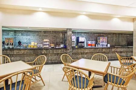 Days Inn by Wyndham Irving Grapevine DFW Airport North - 14