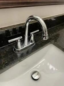 Days Inn by Wyndham Irving Grapevine DFW Airport North - 9