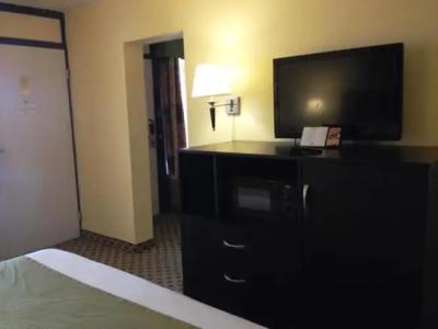 Days Inn by Wyndham Irving Grapevine DFW Airport North - 29