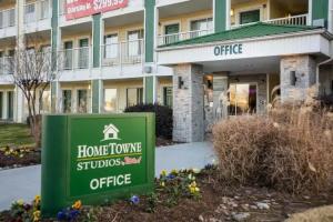 HomeTowne Studios by Red Roof Dallas - Irving, Irving