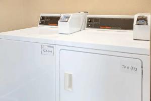 Super 8 by Wyndham East Hotel