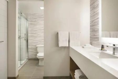 Waikiki Beach Marriott Resort & Spa - 7