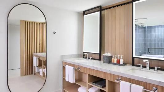 Hyatt Regency Waikiki Beach Resort & Spa - 83