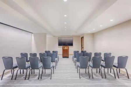 Hyatt Regency Waikiki Beach Resort & Spa - 11