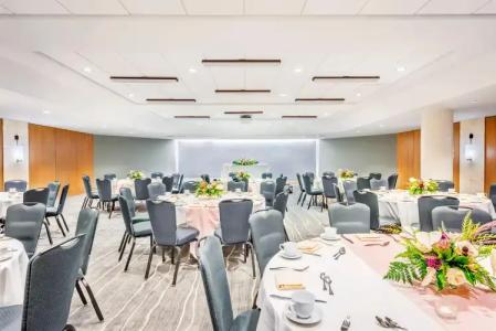 Hyatt Regency Waikiki Beach Resort & Spa - 12