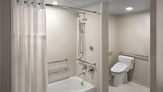 Hyatt Regency Waikiki Beach Resort & Spa - 51