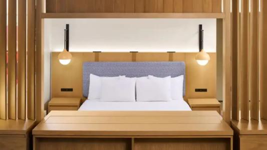 Hyatt Regency Waikiki Beach Resort & Spa - 53