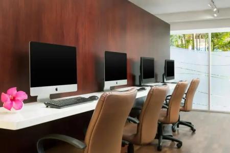 Courtyard by Marriott Waikiki Beach - 18