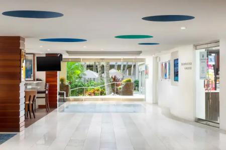 Courtyard by Marriott Waikiki Beach