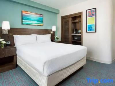 Courtyard by Marriott Waikiki Beach - 94