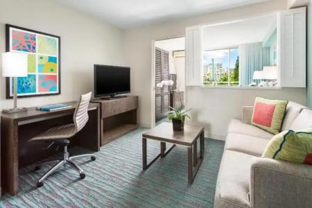 Courtyard by Marriott Waikiki Beach - 36