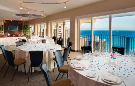 Hilton Waikiki Beach Resort & Spa - 35