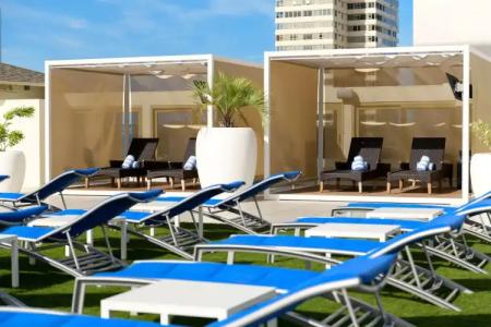 Hilton Waikiki Beach Resort & Spa - 16