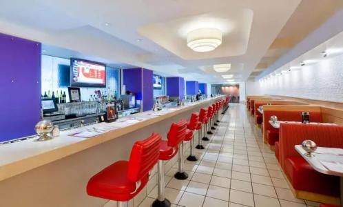 Hilton Waikiki Beach Resort & Spa - 19