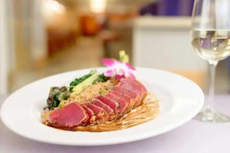 Hilton Waikiki Beach Resort & Spa - 10