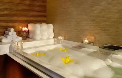 Hilton Waikiki Beach Resort & Spa - 21