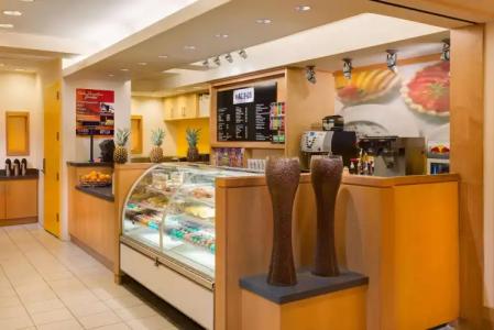 Hilton Waikiki Beach Resort & Spa - 11