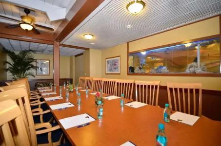 Best Western The Plaza - Free Breakfast - 21