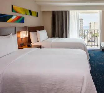 Hilton Garden Inn Waikiki Beach - 2