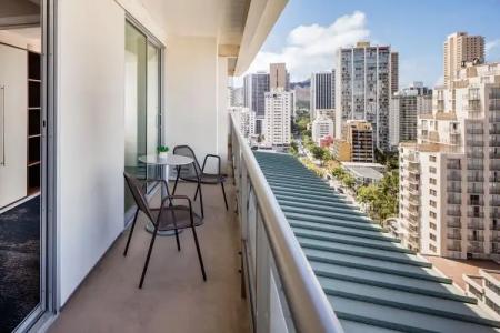 Hilton Garden Inn Waikiki Beach - 7